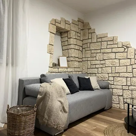 Cinderella With Free Parking * Pula